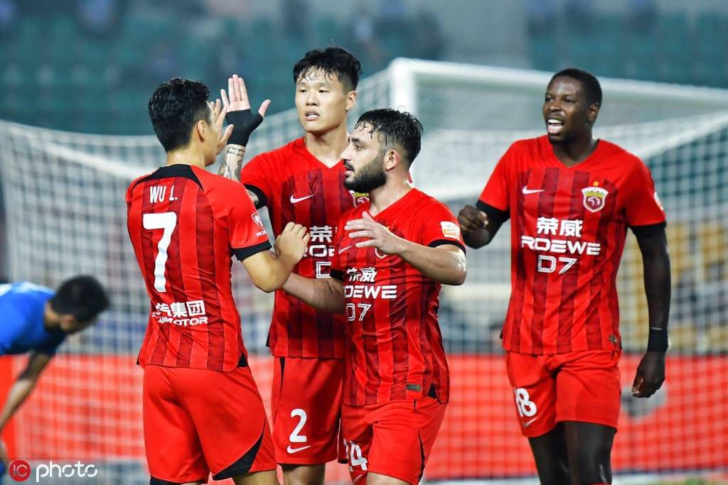 本周二扎哈维也与巴萨体育总监德科进行了会面。